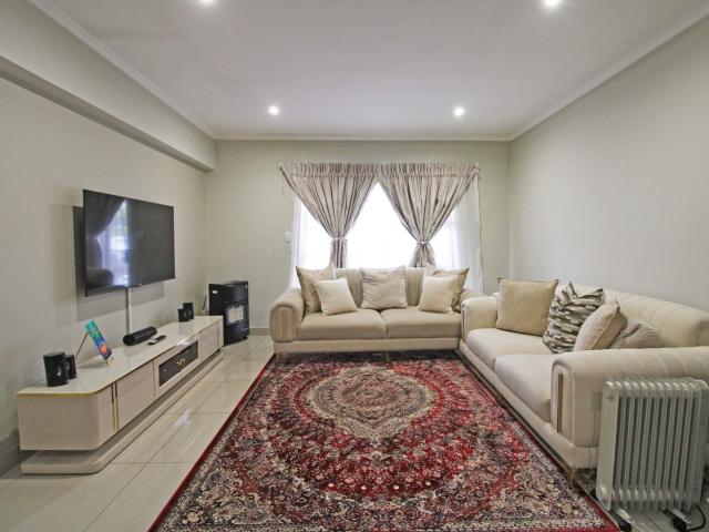 2 Bedroom Apartment To Let in Bryanston