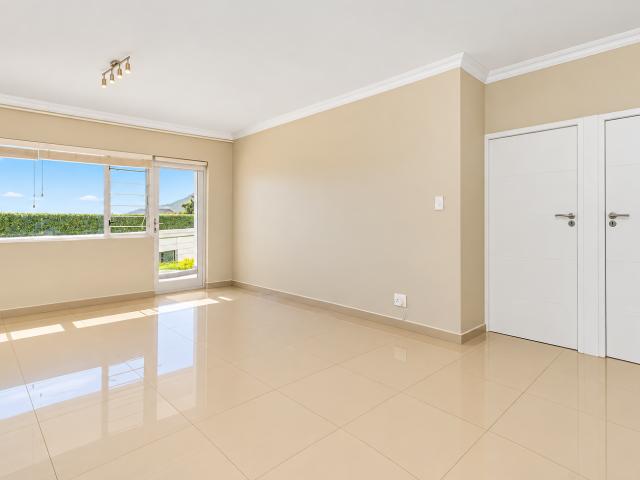 2 Bedroom Apartment To Let in Camps Bay