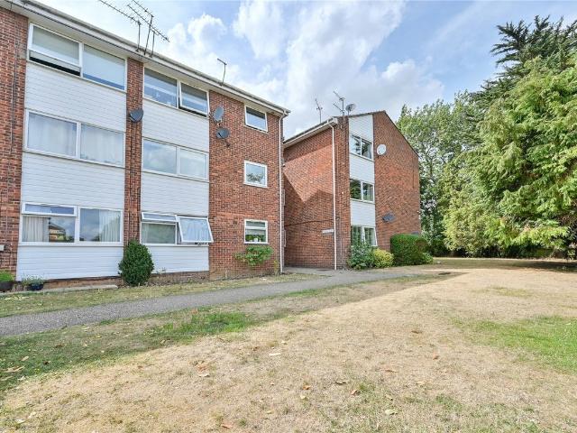 2 Bedroom Apartment to let in Cedar Court, St. Albans, Hertfordshire, AL4