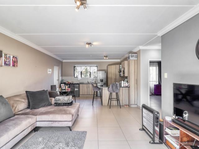 2 Bedroom Apartment To Let in Chartwell