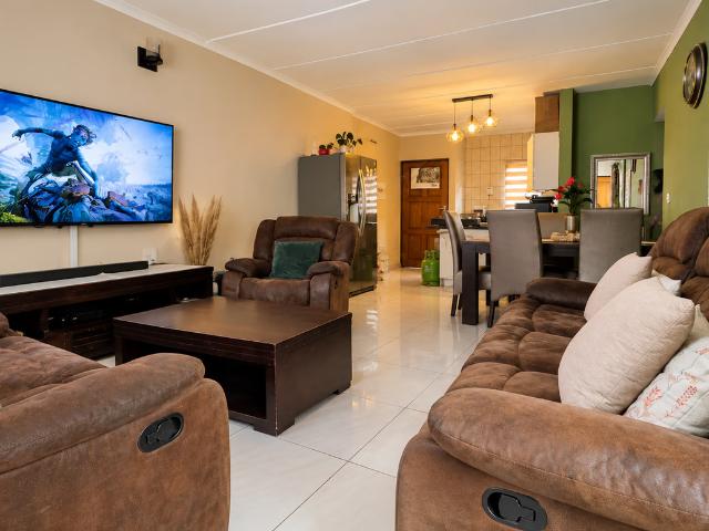 2 Bedroom Apartment To Let in Comet