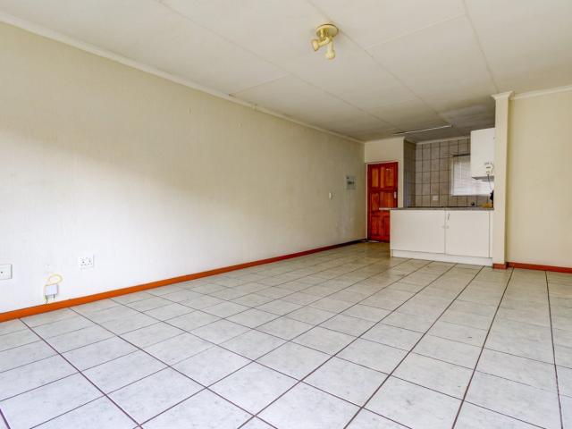 2 Bedroom Apartment To Let in Comet