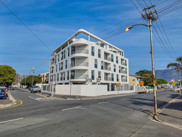 2 Bedroom Apartment To Let in Claremont