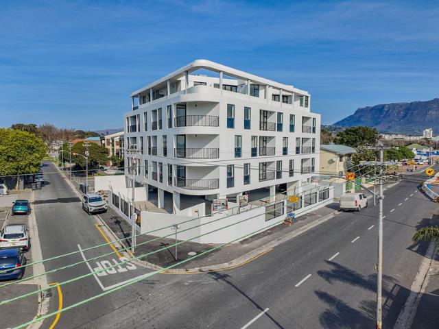 2 Bedroom Apartment To Let in Claremont