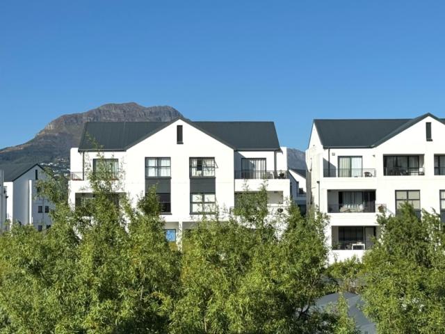 2 Bedroom Apartment To Let in De Velde