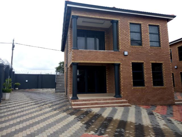 2 Bedroom Apartment To Let in Estcourt