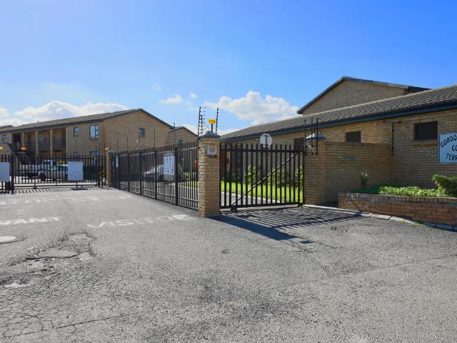 2 Bedroom Apartment To Let in Fairview Golf Estate