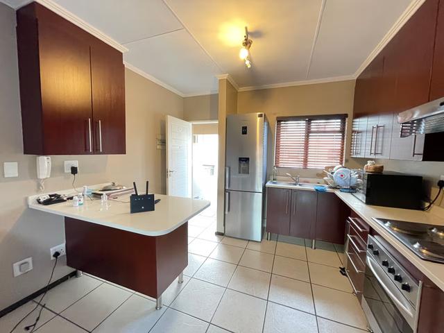 2 Bedroom Apartment To Let in Glenvista