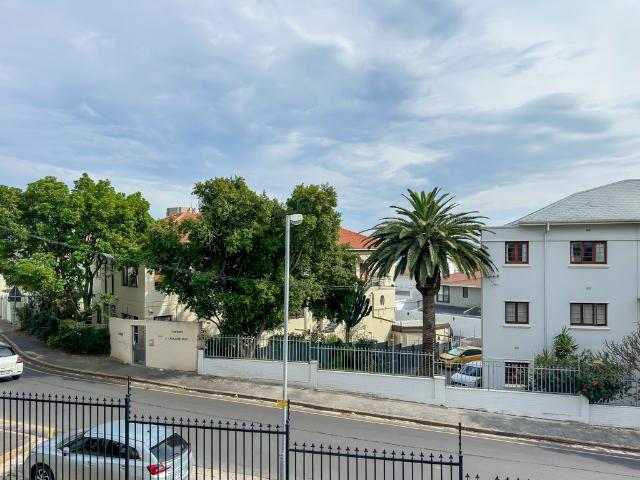 2 Bedroom Apartment To Let in Green Point