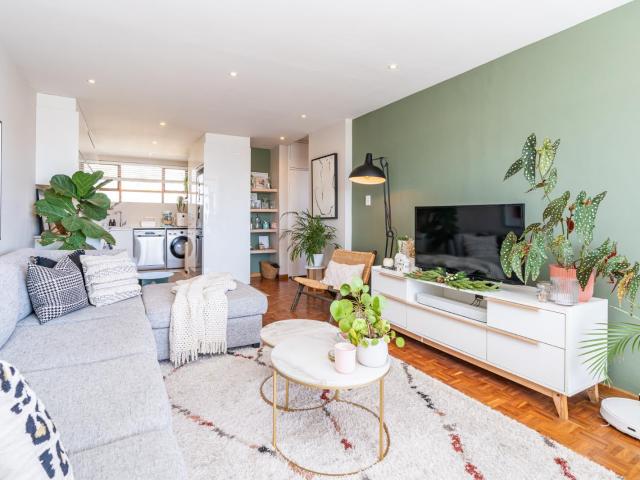 2 Bedroom Apartment To Let in Green Point