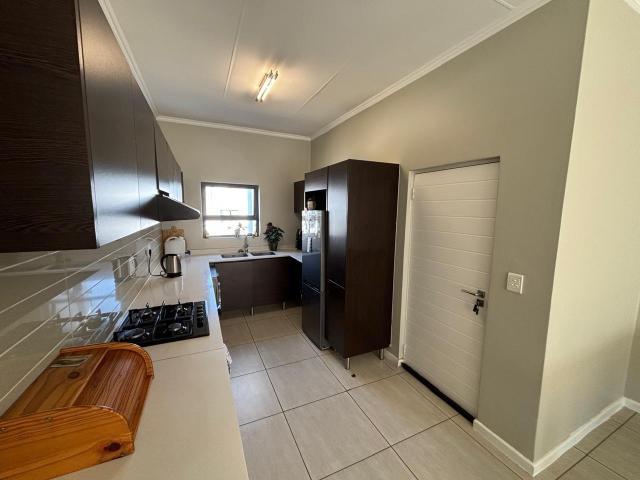 2 Bedroom Apartment To Let in Greenstone Hill