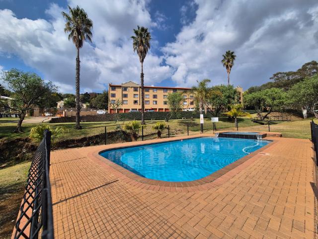 2 Bedroom Apartment To Let in Helderkruin