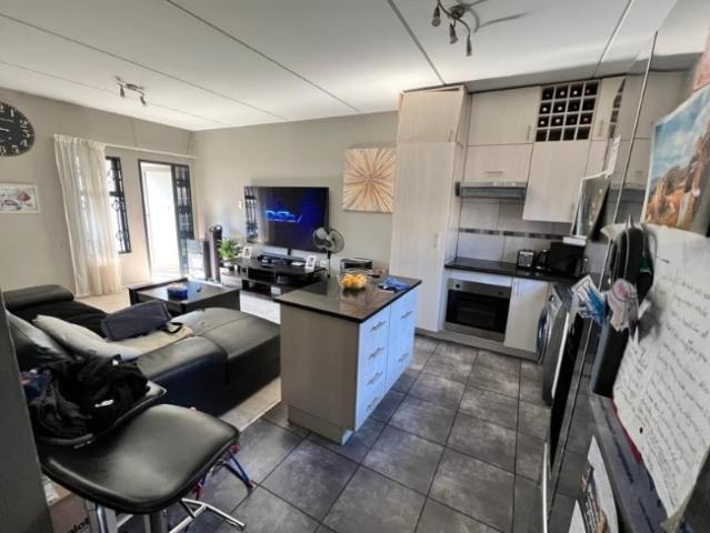 2 Bedroom Apartment To Let in Honeydew Manor