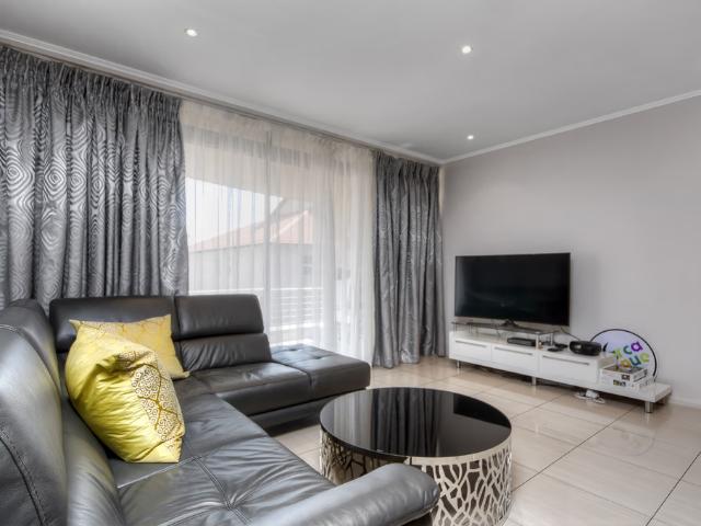 2 Bedroom Apartment To Let in Houghton Estate | Zareena Kara Properties
