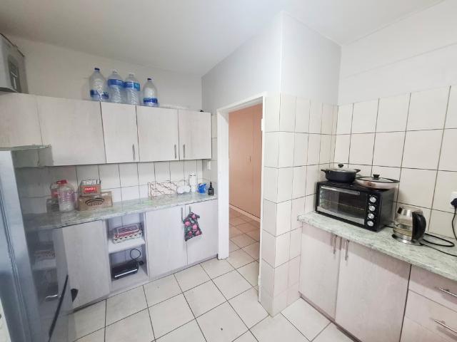 2 Bedroom Apartment To Let in Humewood