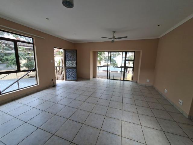 2 Bedroom Apartment To Let in Illovo Beach