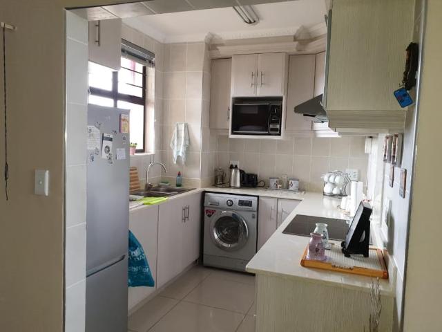2 Bedroom Apartment To Let in Illovo Beach