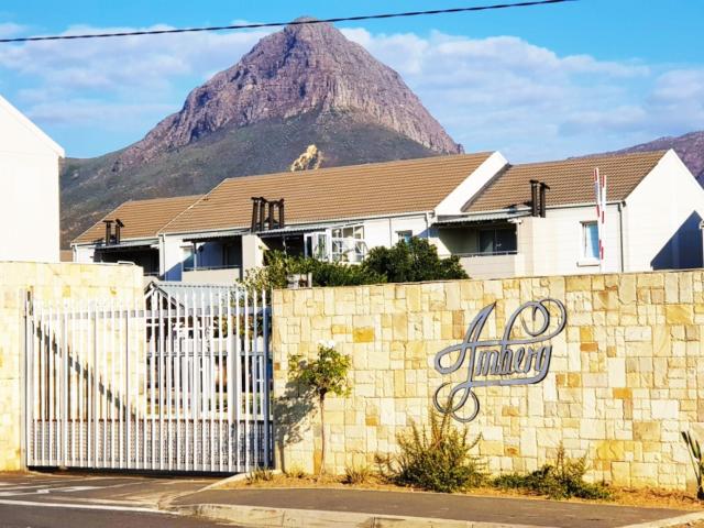 2 Bedroom Apartment To Let in Klein Parys