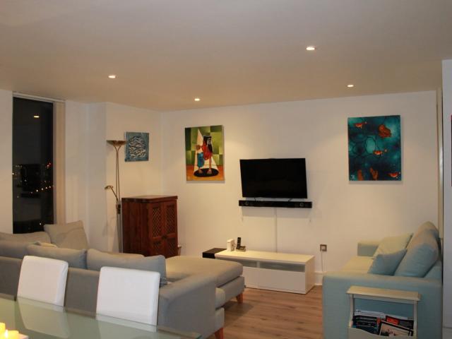 2 Bedroom Apartment To Let in London, E14