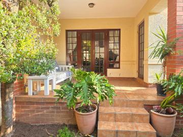 2 Bedroom Apartment To Let in Lonehill