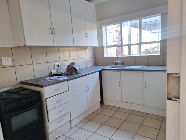 2 Bedroom Apartment To Let in Luipaardsvlei