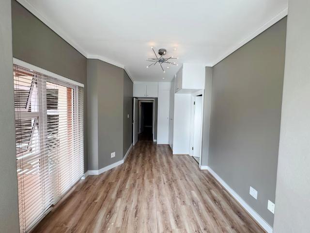 2 Bedroom Apartment To Let in Melrose