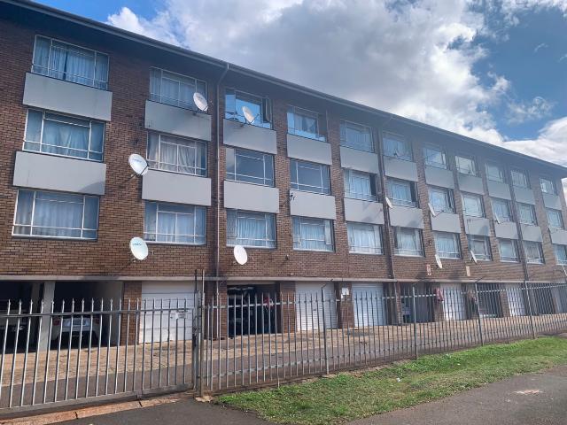 2 Bedroom Apartment To Let in Montclair