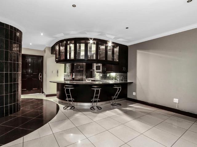 2 Bedroom Apartment To Let in Morningside