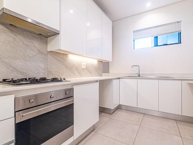 2 Bedroom Apartment To Let in Morningside