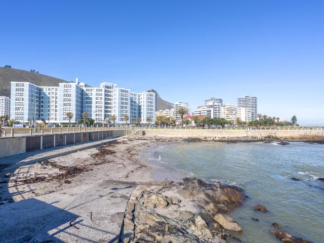 2 Bedroom Apartment To Let in Mouille Point