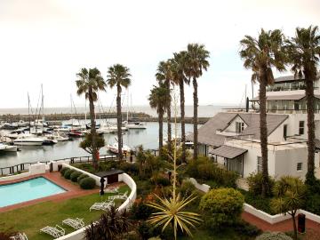 2 Bedroom Apartment To Let in Mouille Point
