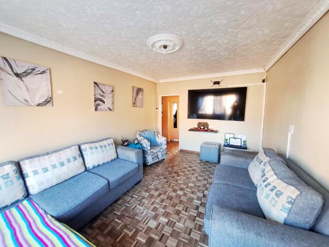 2 Bedroom Apartment To Let in North End