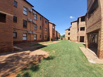 2 Bedroom Apartment To Let in Onverwacht