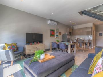 2 Bedroom Apartment To Let in Paardevlei