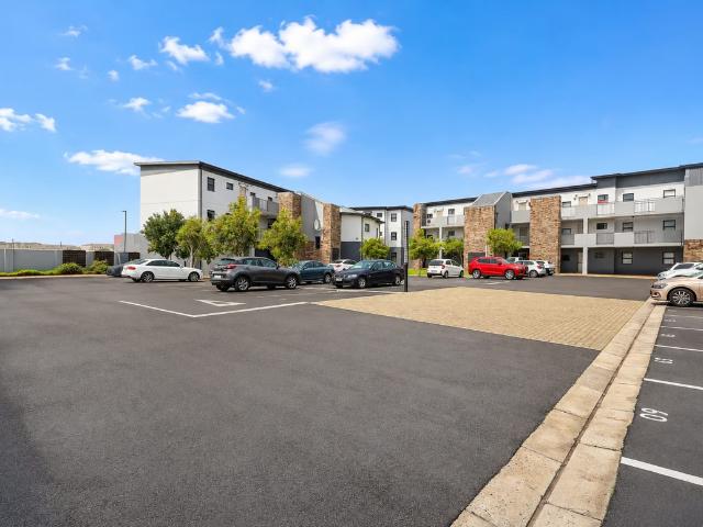 2 Bedroom Apartment To Let in Parklands