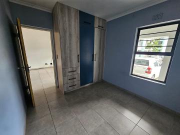 2 Bedroom Apartment To Let in Parklands East