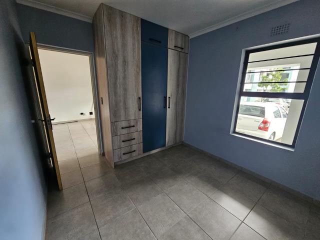 2 Bedroom Apartment To Let in Parklands East