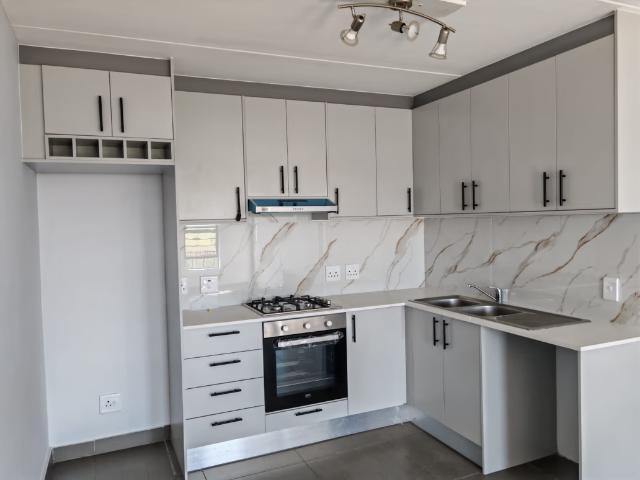 2 Bedroom Apartment To Let in Parklands North