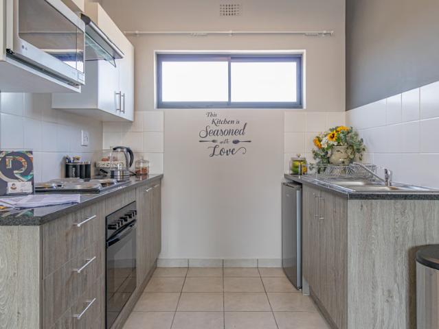 2 Bedroom Apartment To Let in Parklands North