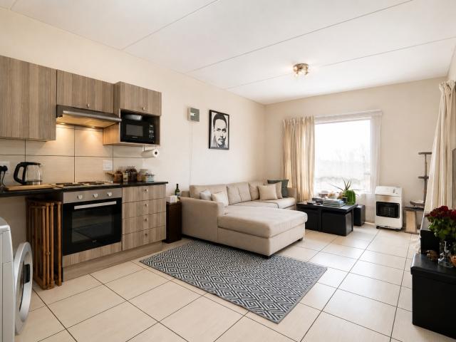 2 Bedroom Apartment To Let in Paulshof