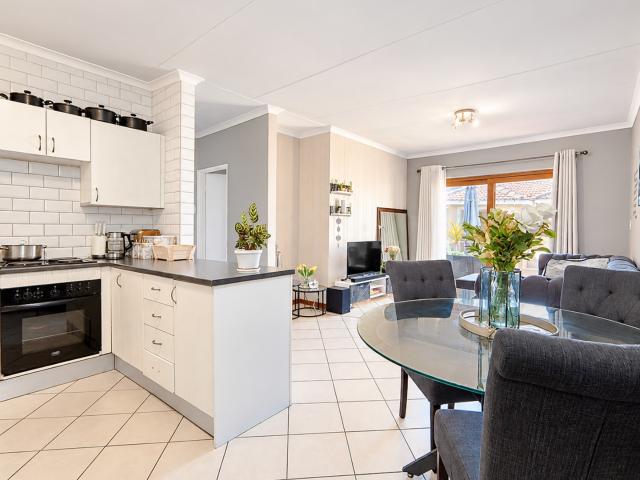 2 Bedroom Apartment To Let in Paulshof