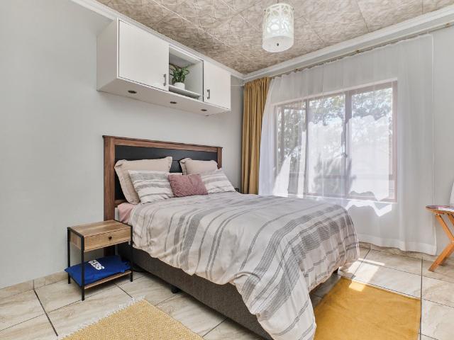 2 Bedroom Apartment To Let in Paulshof