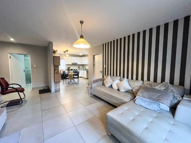 2 Bedroom Apartment To Let in Red Hill