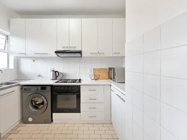 2 Bedroom Apartment To Let in Rondebosch | LIONLEAD Real Estate