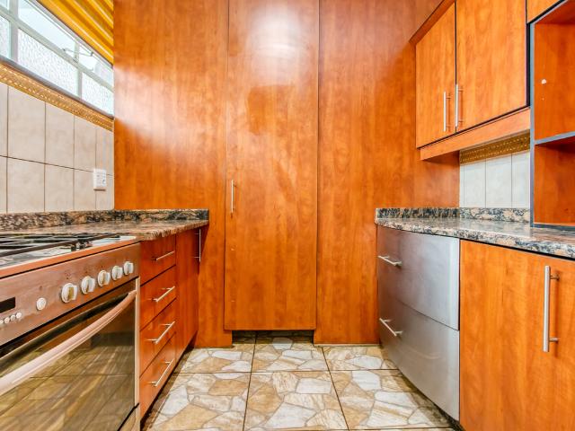 2 Bedroom Apartment To Let in Rosebank