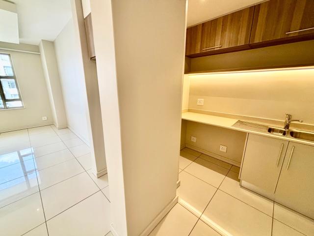 2 Bedroom Apartment To Let in Rosebank