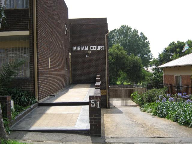 2 Bedroom Apartment To Let in Rosettenville