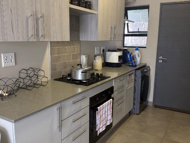 2 Bedroom Apartment To Let in Roseville