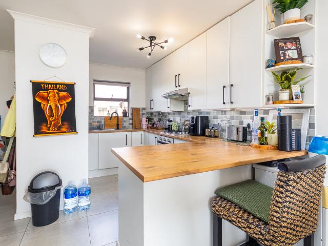 2 Bedroom Apartment To Let in Royal Ascot