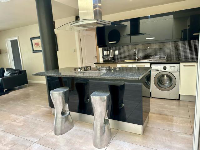 2 Bedroom Apartment To Let in Sandown
